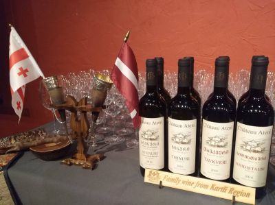 ღვინო ხიდისთაური ხელნაკეთი წითელი მშრალი ღვინო 2018 13% 0.75ლ. 